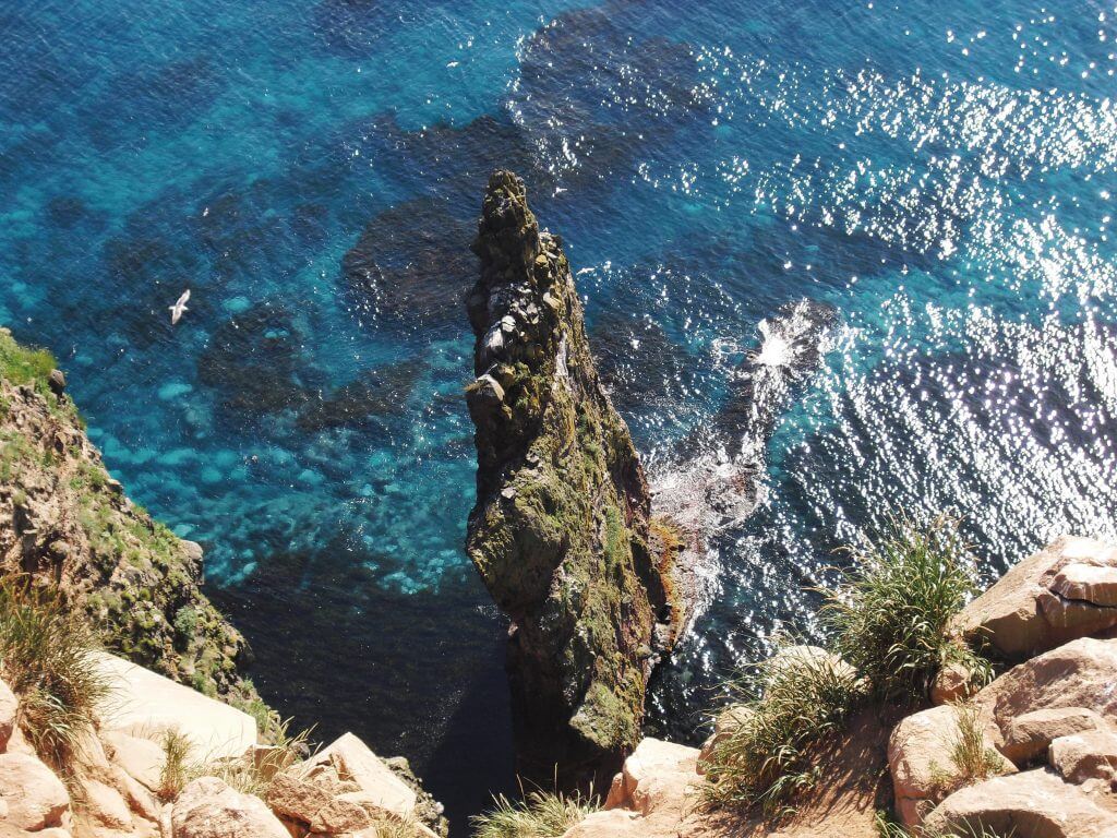 ４８ｍの垂直の岩「赤岩」